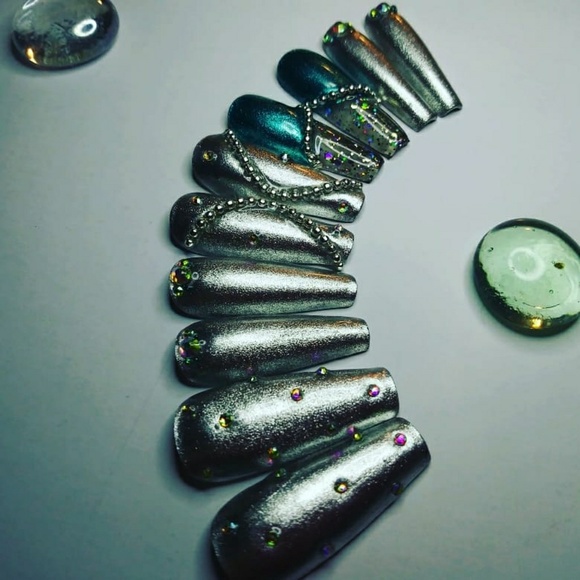 Reusable Press on Nails - Picture 2 of 5